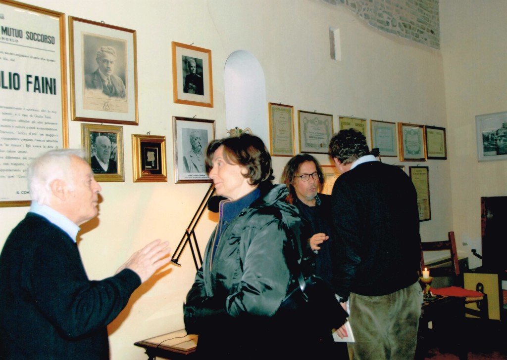 Marina Colonna accolta dal segretario generale della Società Operaia di Mutuo Soccorso di Santarcangelo, Franco Rughi 